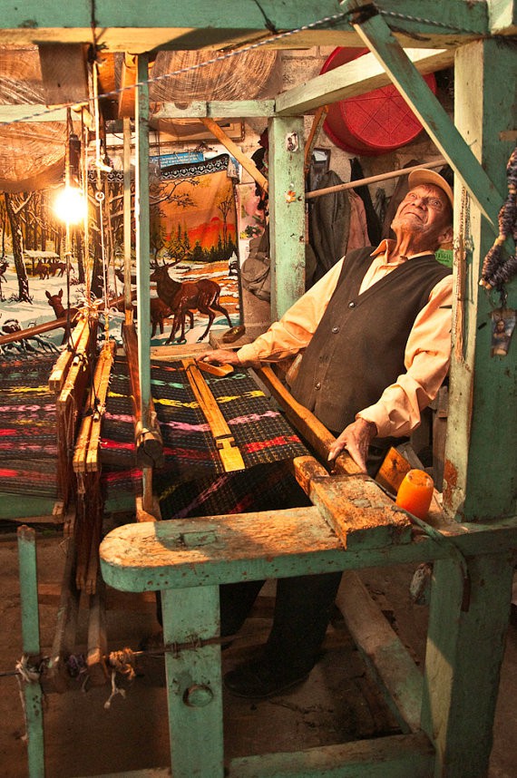 john shepherd - mariano weaving - salcaja guatemala